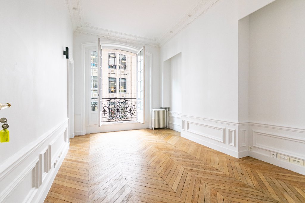 BUREAU A LOUER - PARIS 8EME ARRONDISSEMENT - 14 081,67 € HC et HT par mois