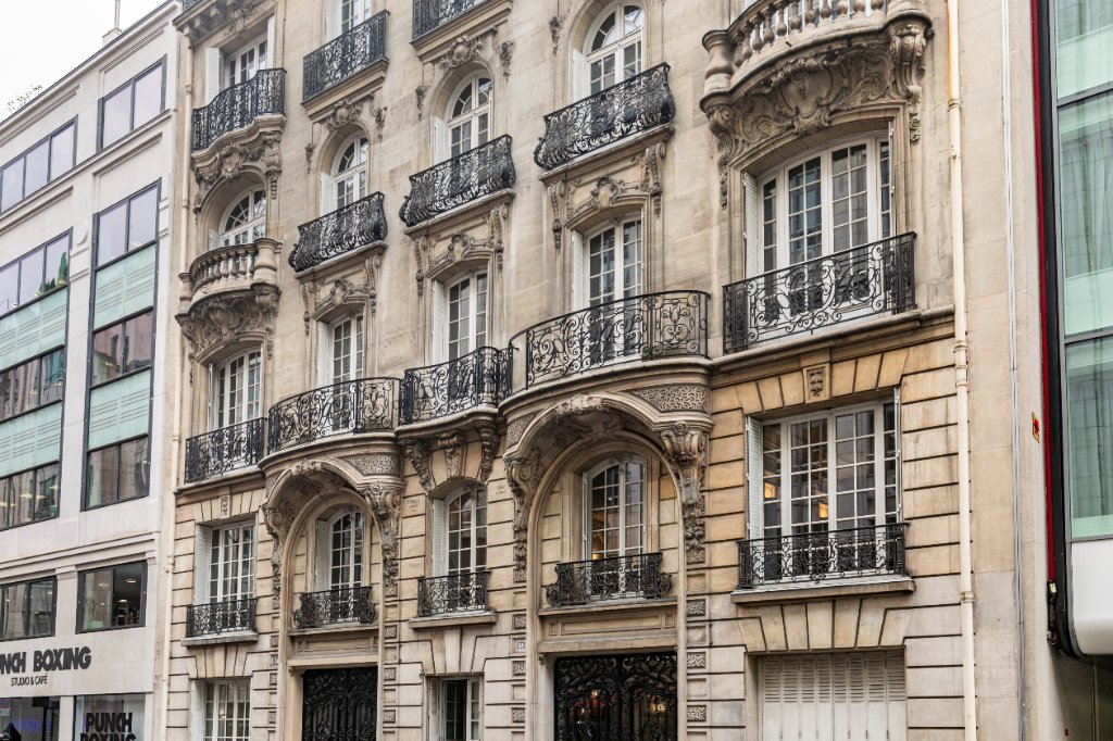 BUREAU A LOUER - PARIS 8EME ARRONDISSEMENT - 14 081,67 € HC et HT par mois